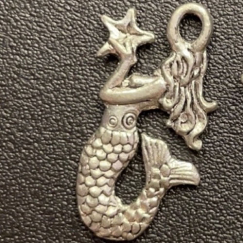 Mermaid Charm⭐️🧜🏼♀️ - Picture 4 of 4